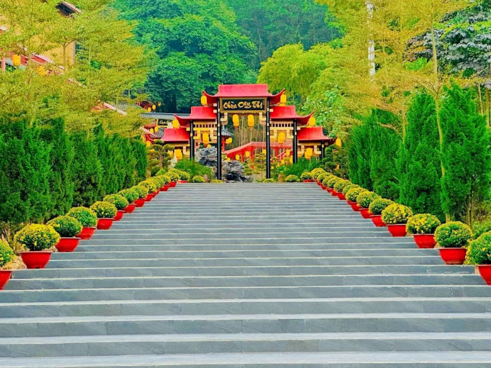 Lối vào chùa Cây Thị